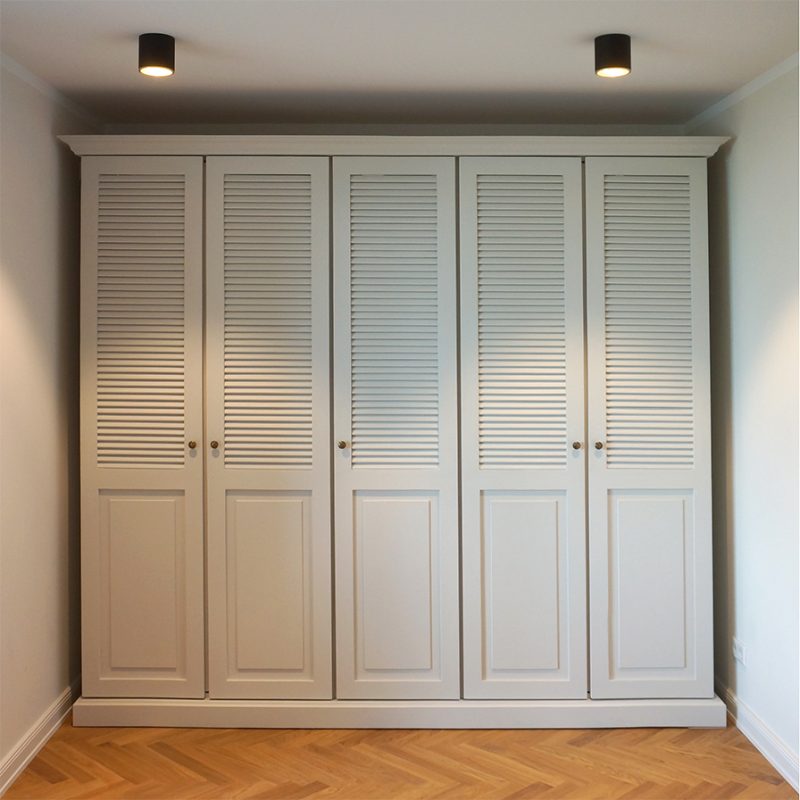 5-türiger-Lamellentürschrank1