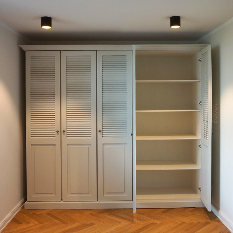5-türiger-Lamellentürschrank2