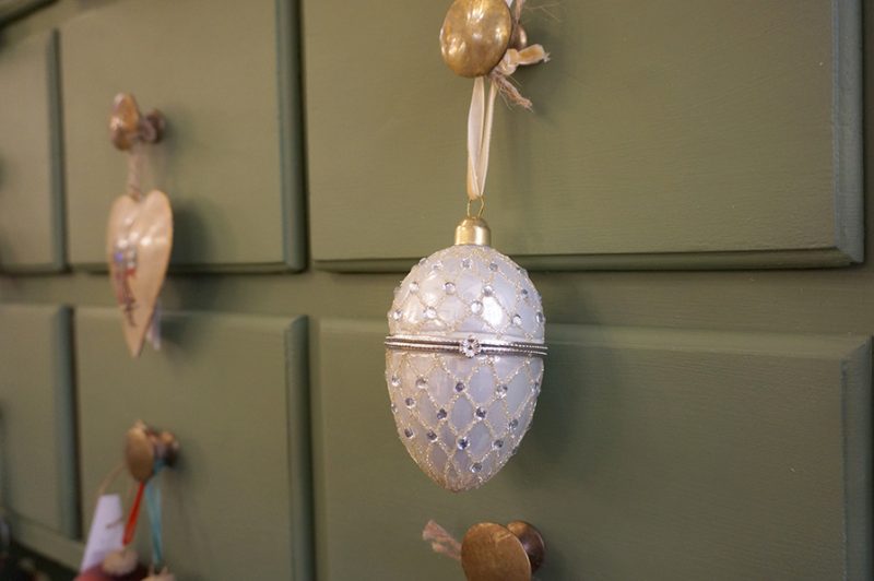 Schubladenschrank-antik-Apotheker-mit-Ablage-eyecatcher-weihnachten-Ei-zum-Füllen-dresden5