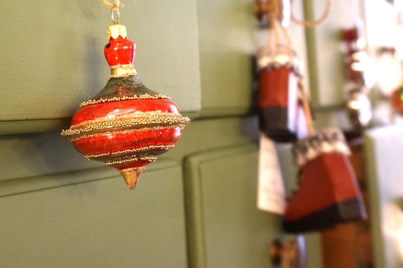 Schubladenschrank-antik-Apotheker-mit-Ablage-eyecatcher-weihnachten-Kreisel-dresden4